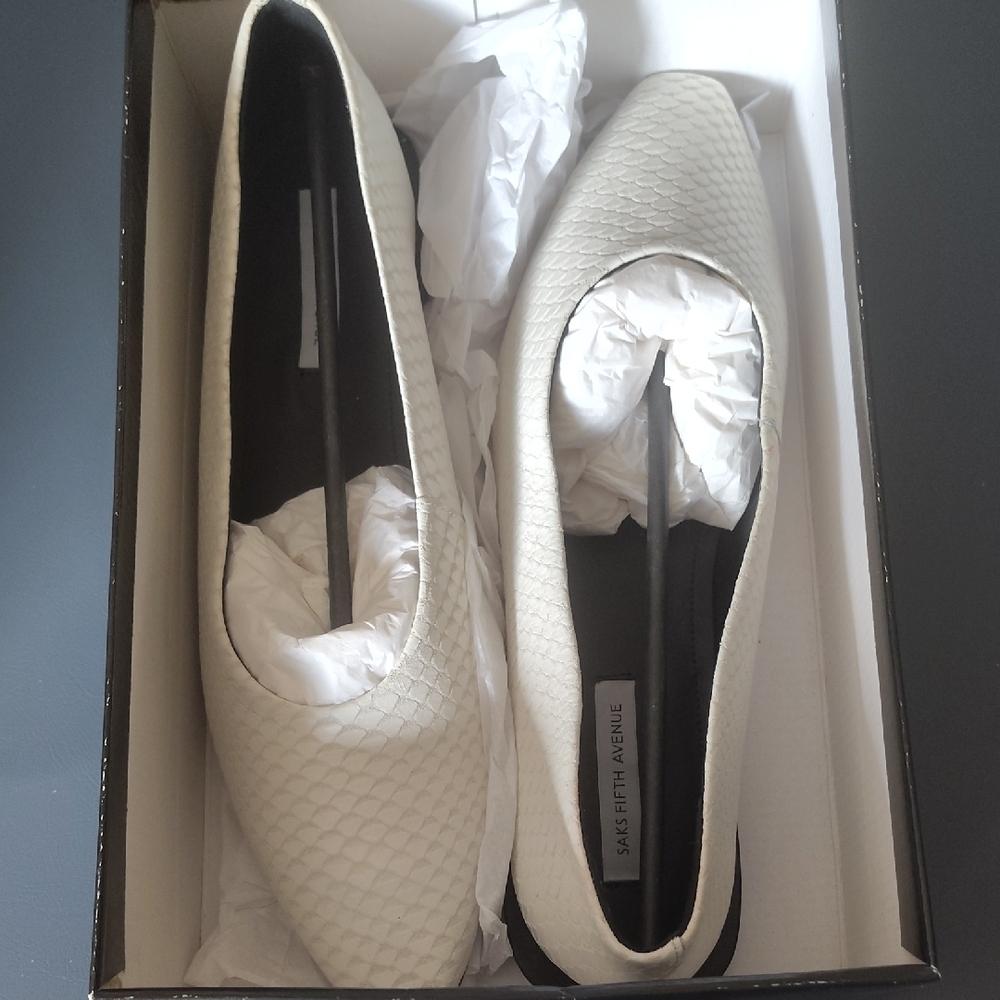Saks Fifth Avenue Snake Embossed Leather Flats NWT Comes With The Box 9.5